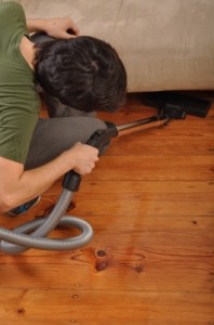 ID-100162371 vacuuming