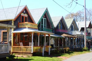 mv-colorful houses Martha's Vineyard